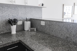 Leilighet, 1 dobbeltseng med sovesofa, ikke-røyk | Eget kjøkken | Kjøleskap, mikrobølgeovn, ovn og kokeplater