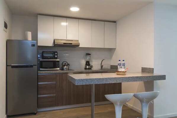 Private kitchen - Enjoy Lima in a Renovated and Private Apt (#C) (Lima)