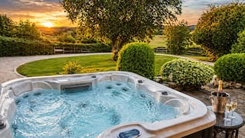 Bathtub spa outdoor