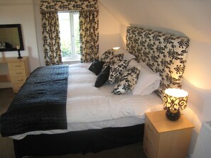 House, 6 Bedrooms | 6 bedrooms, iron/ironing board, free WiFi, bed sheets