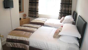 6 bedrooms, iron/ironing board, free WiFi, bed sheets