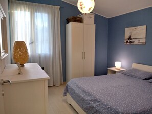 2 bedrooms, iron/ironing board, travel cot, free WiFi