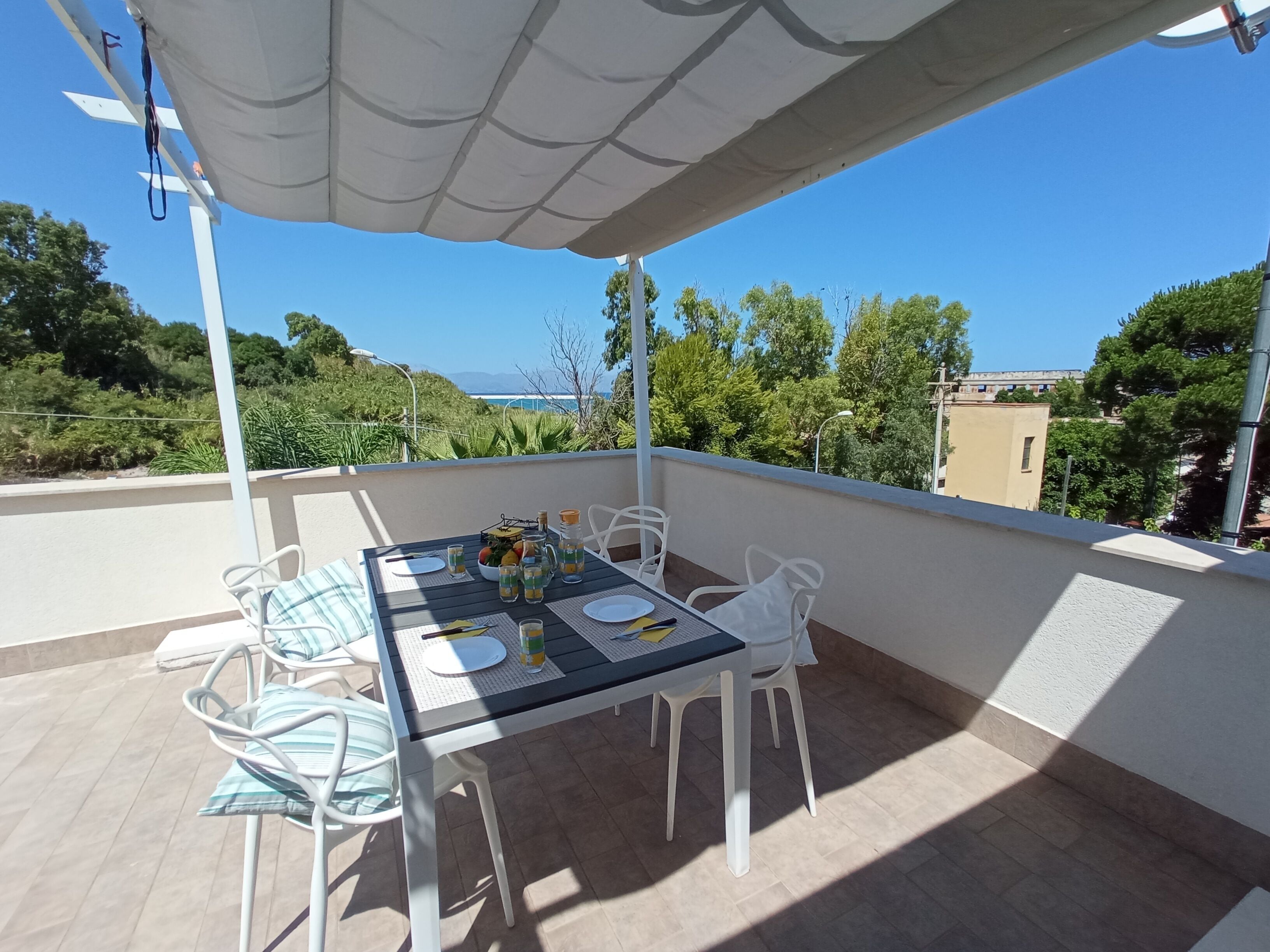 屋外ダイニングエリア