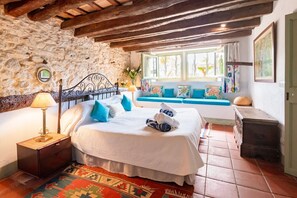 10 Schlafzimmer, Zimmersafe, Schreibtisch, Bügeleisen/Bügelbrett