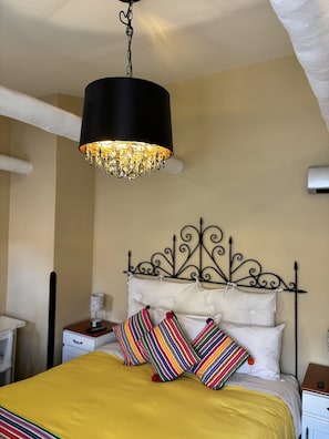 HABITACION DOBLE SUPERIOR CON JACUZZI | Minibar, individually decorated, individually furnished, desk - Casa Saphi  (Cusco)