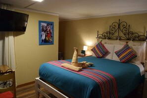 HABITACION MATRIMONIAL | Minibar, individually decorated, individually furnished, desk - Casa Saphi  (Cusco)