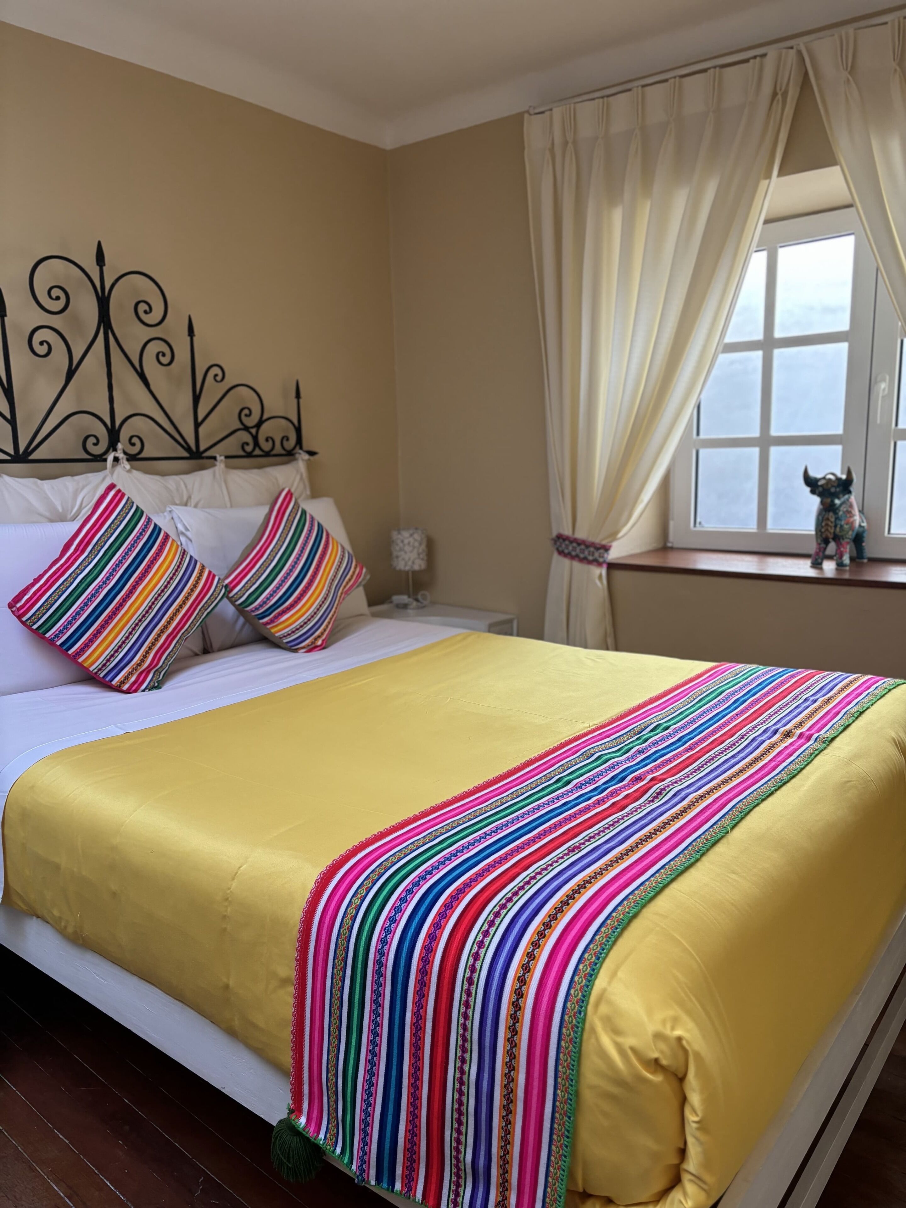 HABITACION MATRIMONIAL | Minibar, individually decorated, individually furnished, desk