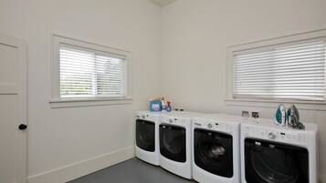 House, Multiple Beds, Bay View (265 - Bayview Together Farm) | Laundry room