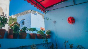 A blue building with potted plants on the balcony. - Casa Karam With View Of The 3 Mountains (chefchaouen)