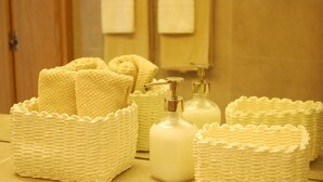 A bathroom with a mirror, a sink, and a towel rack with neatly folded towels. - Art Aldebaran: a magical feeling in the City Center with A/C! (VI. kerület)
