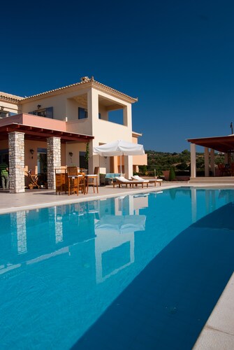 luxury villa,Mesinnia,penthouse sea view, family,reunions,swimming pool,leisure 