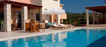 luxury villa,Mesinnia,penthouse sea view, family,reunions,swimming pool,leisure 