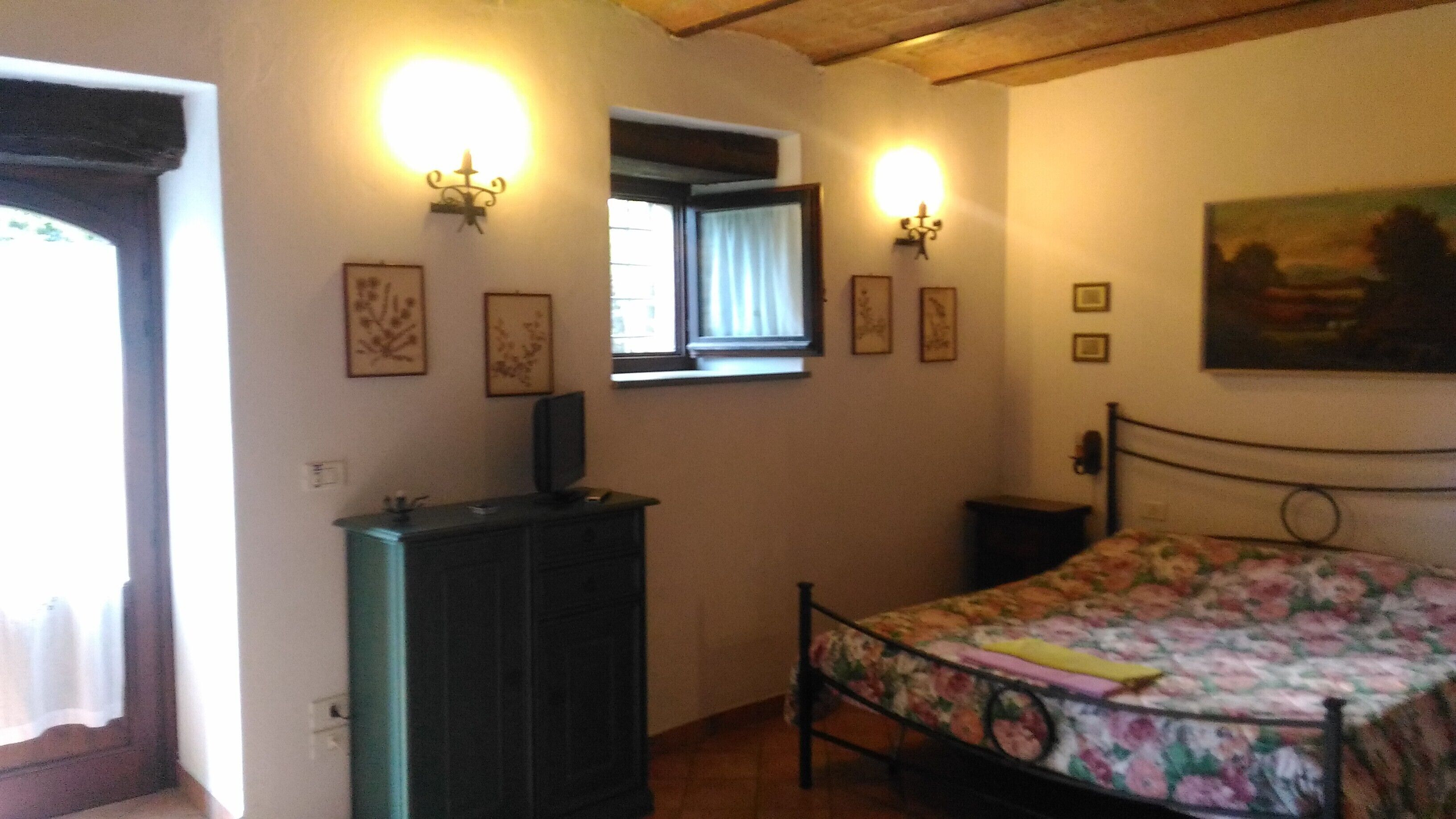 12 chambres, fer et planche à repasser, lit parapluie, Wi-Fi gratuit