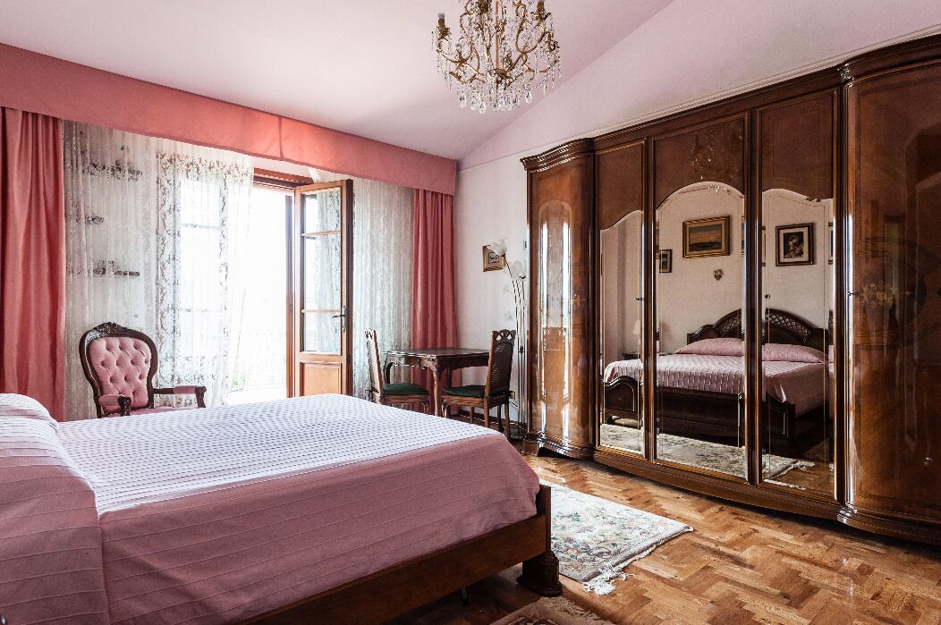 3 bedrooms, iron/ironing board, travel crib, WiFi