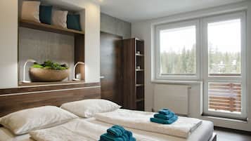 2 bedrooms, iron/ironing board, free WiFi, bed sheets