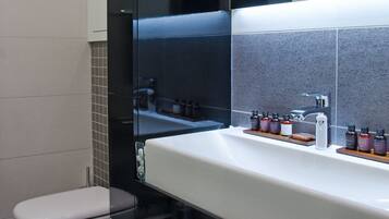 Bathtub, hair dryer, towels, soap