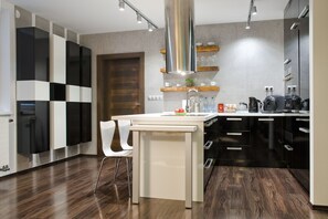 Fridge, microwave, oven, stovetop