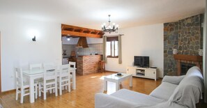 Televisie en een open haard