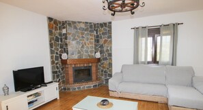 Televisie en een open haard