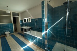 Bathroom - Spacious character apartment in the center of Mirecourt (Mirecourt)