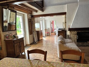 TV, fireplace, DVD player - Green Périgord country house (Saint-Martin-De-Fressengeas)