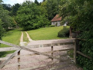Property grounds - Saint Julien de Mailloc - The Manor cottage - Lisieux region - Pays d auge -  (VALORBIQUET)
