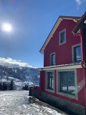 Exterior - La Traverse, a large family home halfway between Gérardmer and La Bresse. (La Bresse)