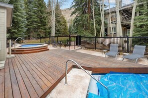 Terrace/patio - Modern Condo with fireplace & vaulted ceilings & Grand Hyatt Access (Vail)