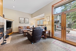 TV - Modern Condo with fireplace & vaulted ceilings & Grand Hyatt Access (Vail)