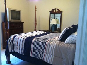 Iron/ironing board, free WiFi, bed sheets -   PET FRIENDLY WITH FRONT DOOR PARKING!  GROUND FLOOR WITH NO STEPS! (Orange Beach)