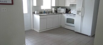   PET FRIENDLY WITH FRONT DOOR PARKING!  GROUND FLOOR WITH NO STEPS!
