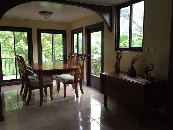 تناول الطعام