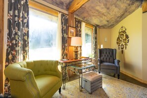 Interior - The Cavern on The Green. A unique hand-carved home. Quiet, great views (Wildwood)