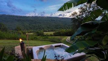 Outdoor spa tub