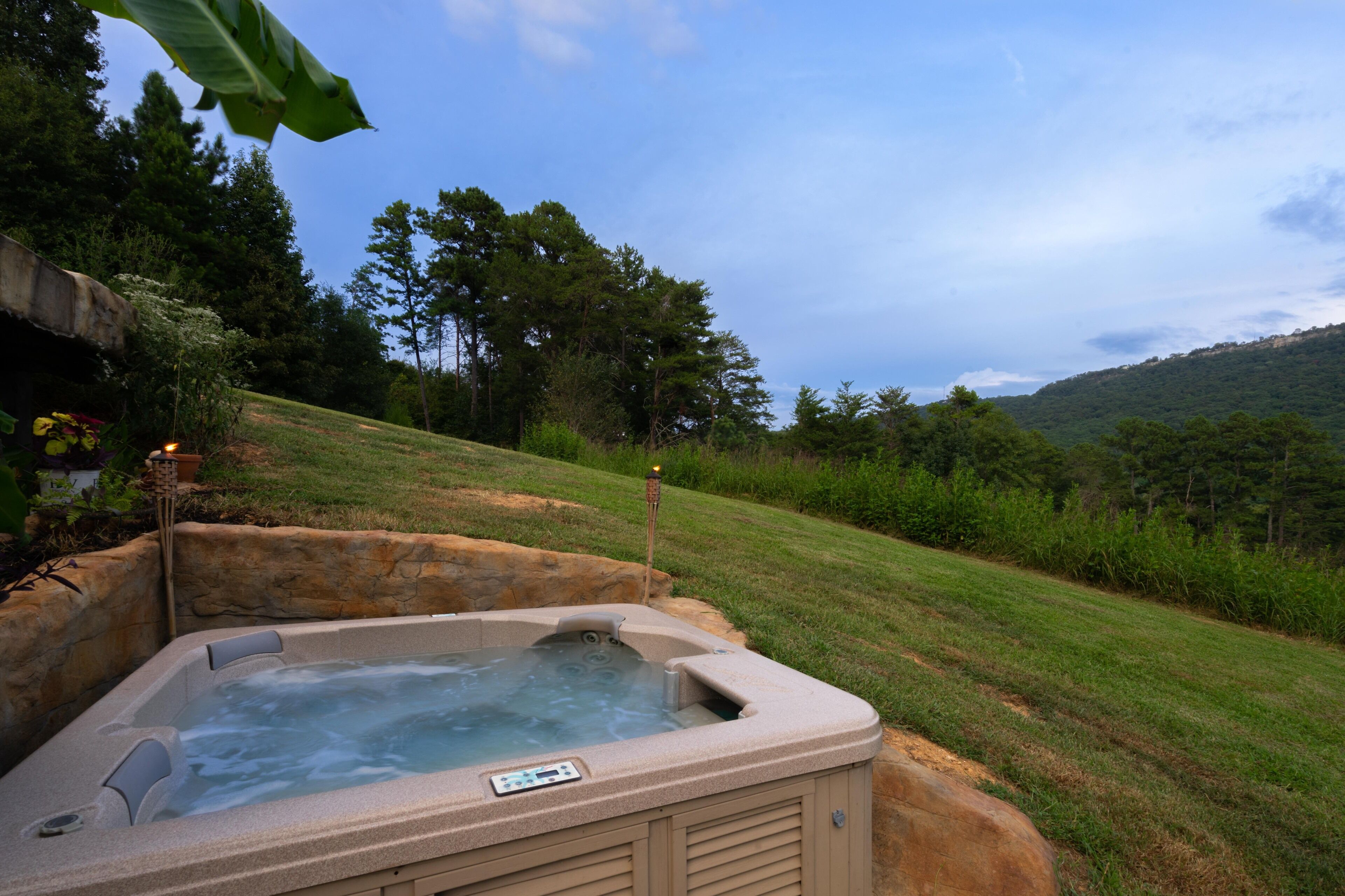 Tina de hidromasaje al aire libre