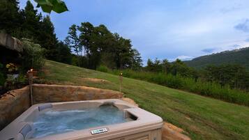 Tina de hidromasaje al aire libre