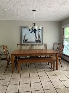 Dining - Great Location!! Large Cove ! (Catawba)