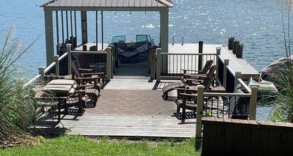 Great Location!! Large Cove !