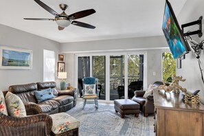 Smart TV, DVD player, books, music library - VOTED BEST KEY LARGO VACATION RENTAL (Key Largo)