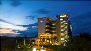 Front of property – evening/night - Luwansa Hotel (Palangkaraya)