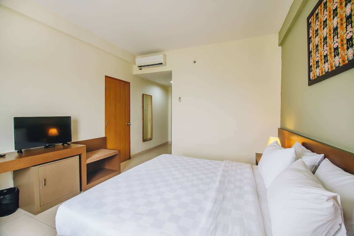 Superior Double Room | 1 bedroom, minibar, desk, soundproofing