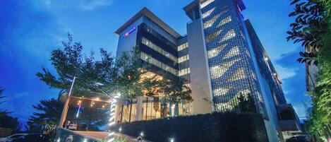 Façade de l’hébergement - soirée/nuit