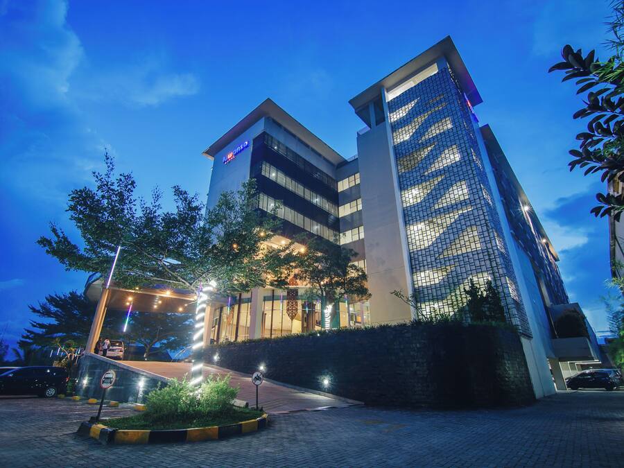 Front of property - evening/night