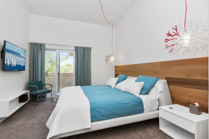 Modern Ritz Pointe Beach Escape Str 23-0009 - Main Beach, California