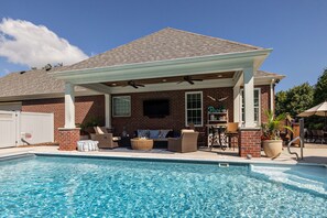 Outdoor pool, a heated pool - Beautiful 4 BR, 4.5 Bath, Executive Home w In Ground Pool & Handicap Accessible! (Louisville)