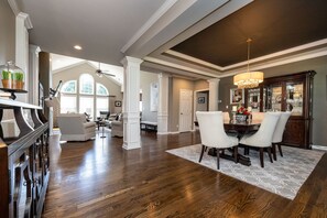 Dining - Beautiful 4 BR, 4.5 Bath, Executive Home w In Ground Pool & Handicap Accessible! (Louisville)