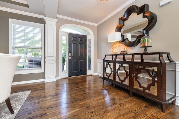 Interior - Beautiful 4 BR, 4.5 Bath, Executive Home w In Ground Pool & Handicap Accessible! (Louisville)