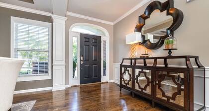 Kaunis 4 mh, 4. 5 kylpy, Executive Home w pohja-altaassa ja liikuntarajoitteisille!