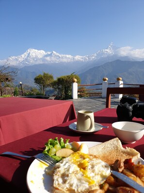 Café da manhã continental todos os dias (USD 10 por pessoa) 