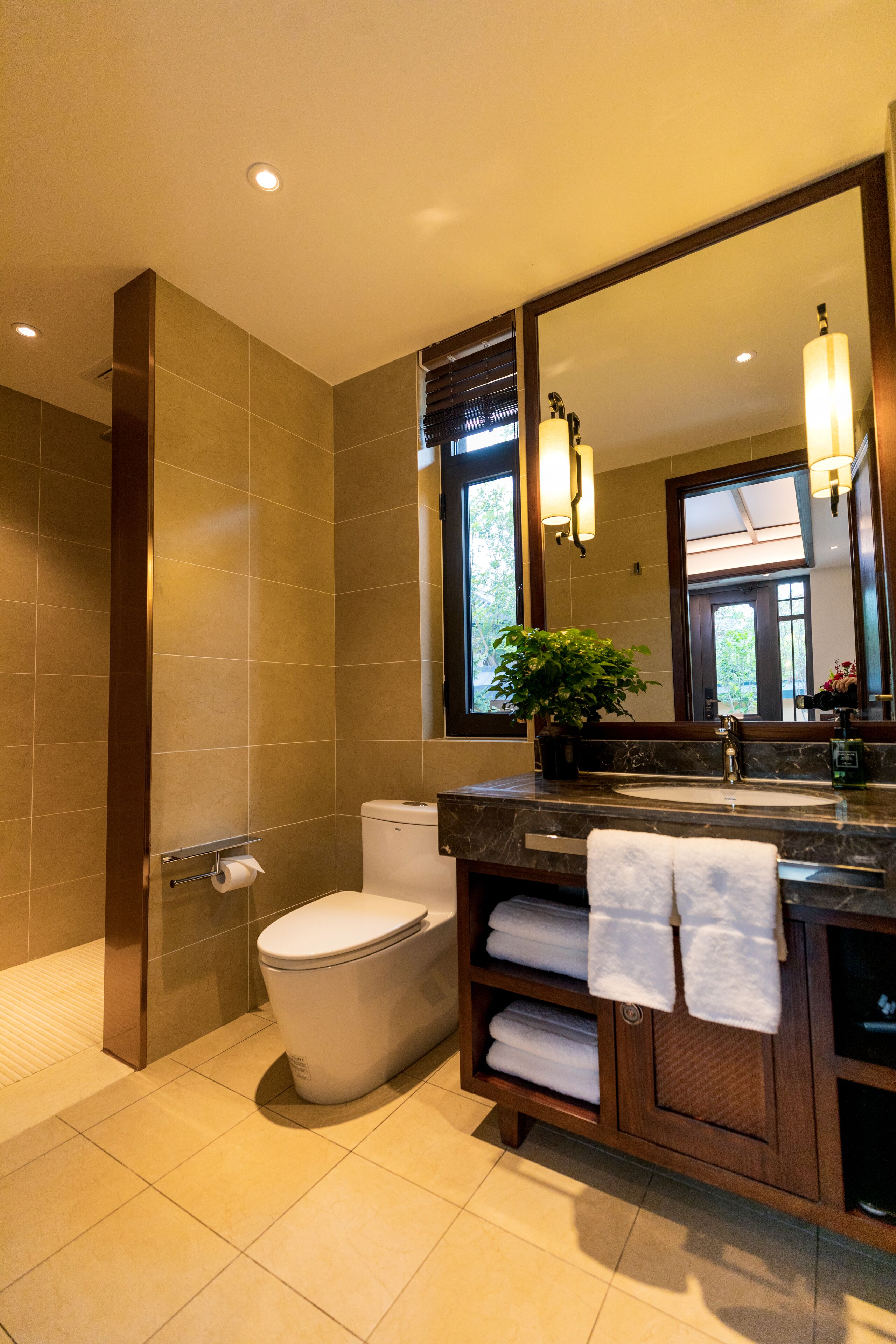 Kahden hengen standard-huone (yksi tai kaksi sänkyä), useita sänkyjä, pääsy uima-altaalle | Yksilöllisesti sisustettu, yksilöllisesti kalustettu, pimennysverhot